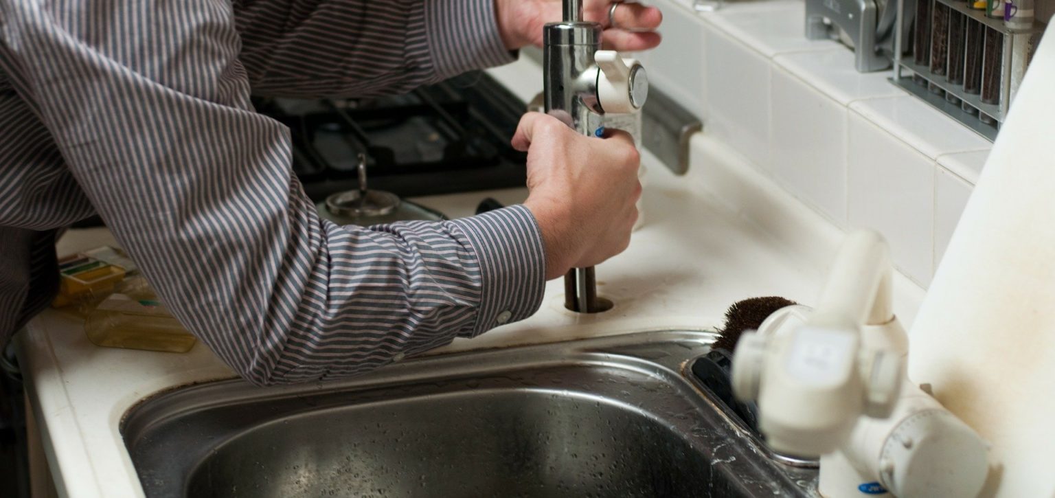 plumber-228010_1920